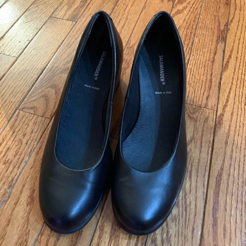 “SALAMANDER “shoes brought in Germany, wore them once , they are to tide for me.